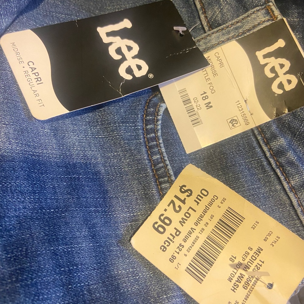 Lee Regular Fit Capri Jeans in Denim Blue